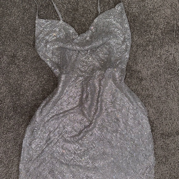 PrettyLittleThing Silver Halter Chain Mini Dress - Picture 1 of 3